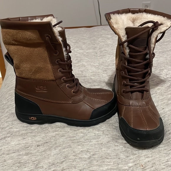 My daughter loves them but unfortunately they don’t fit anymore! worn 2-3 times - Picture 2 of 2